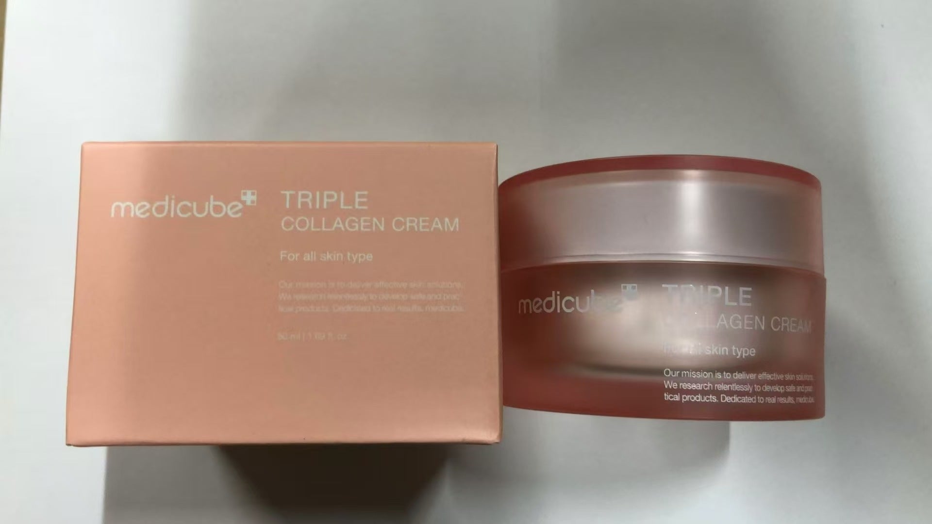 Creme Triplo Colágeno Medicube - Hidratante Firmador com Ácido Hialurônico Premium - Cuidado Antirrugas e Aumenta a Elasticidade