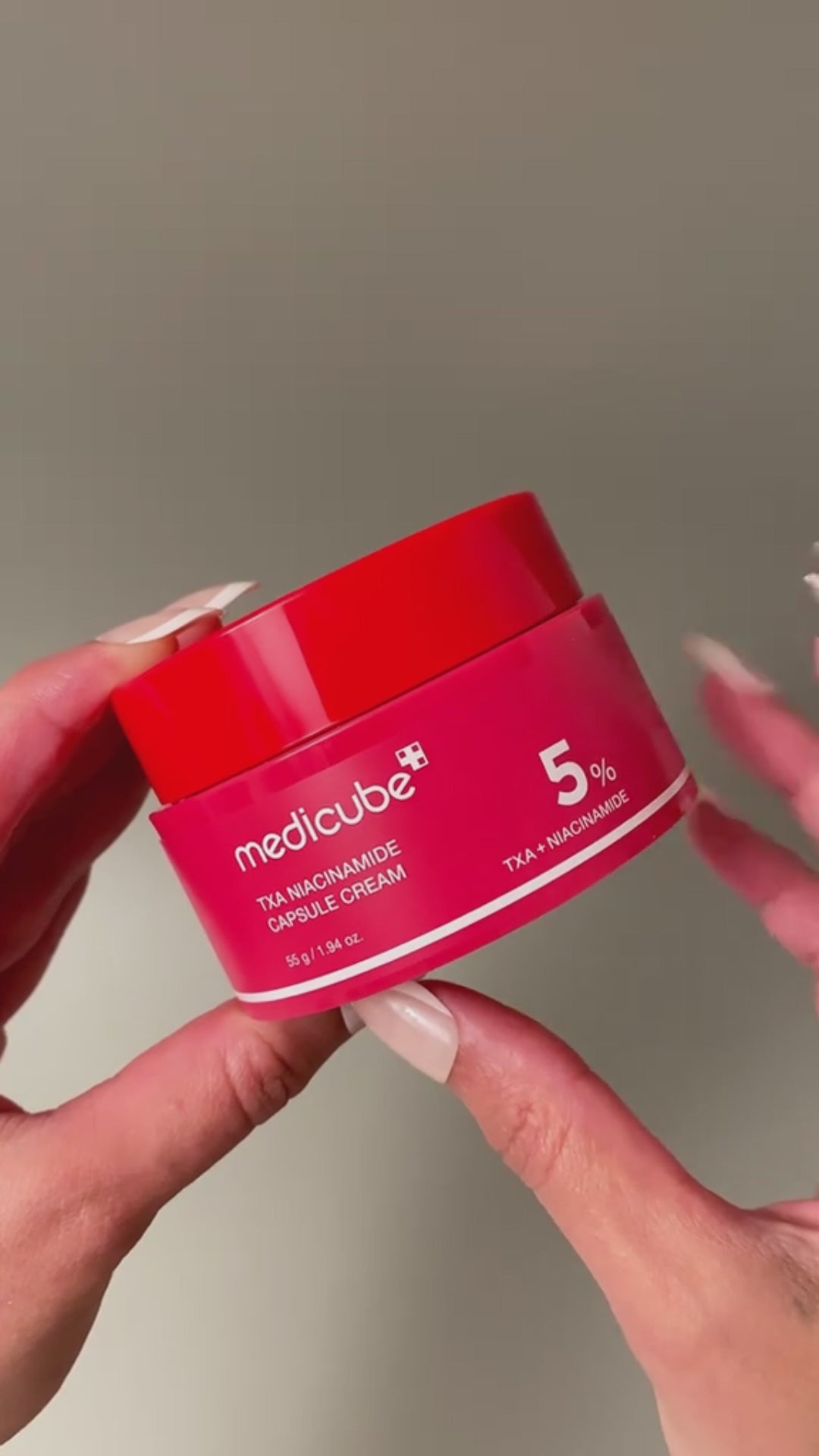 Creme Facial Cápsula Vermelha Medicube TXA – Clareamento e Luminosidade com Niacinamida
